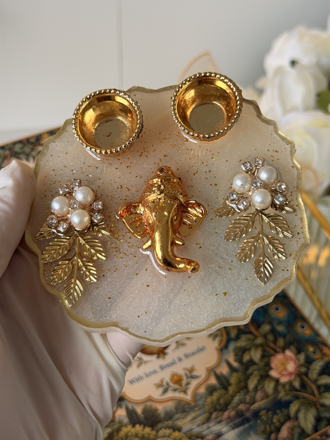 Bread & Bracelet 4-inch resin diya with gold details