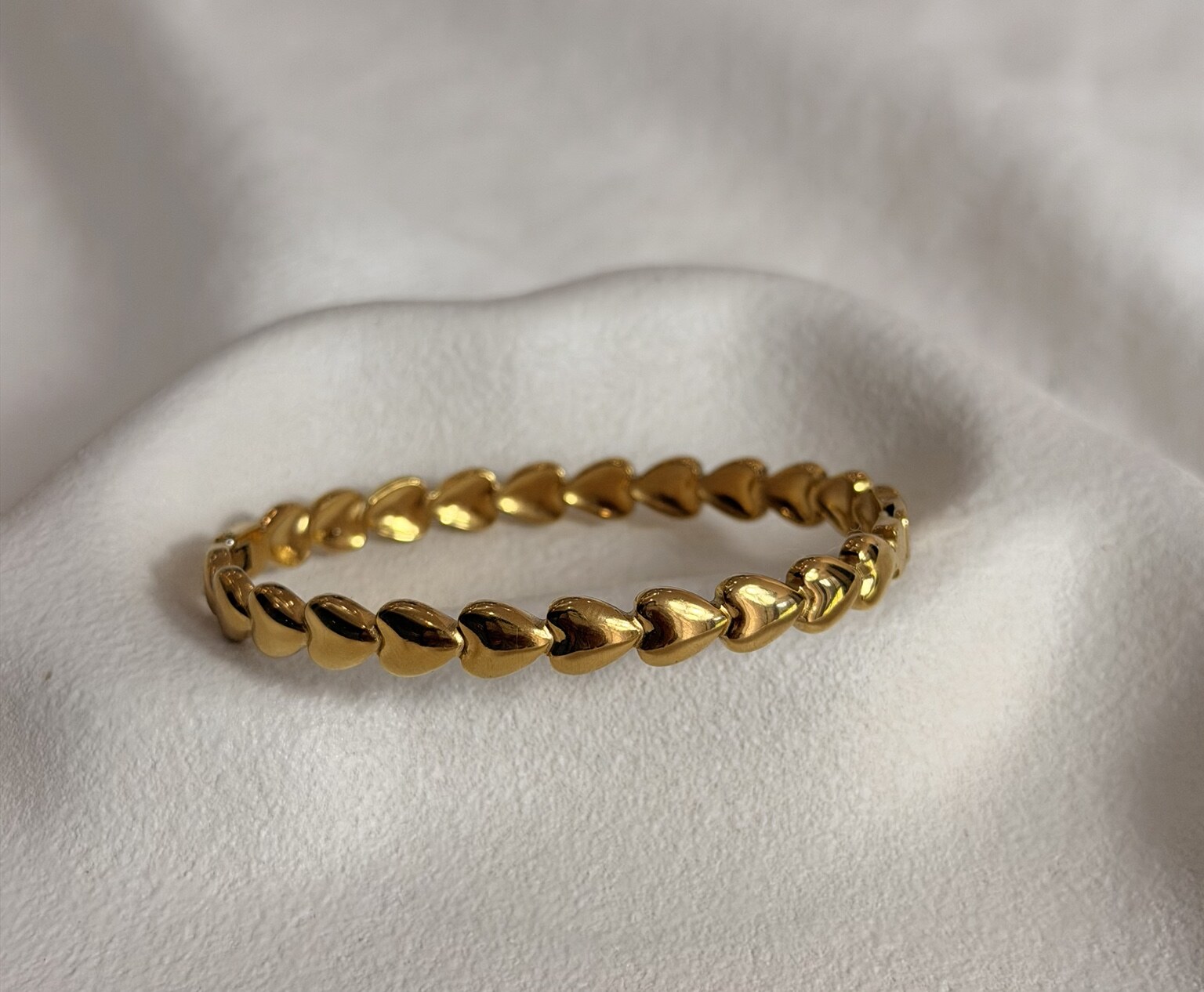 Premium Heart Bracelet · Link
