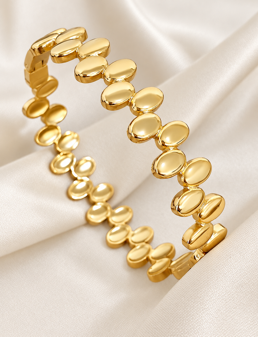 Oval-disc Bangle